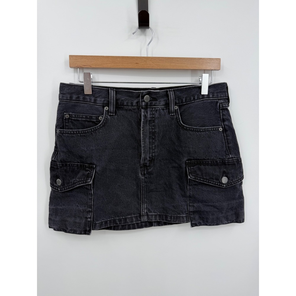 Denim Forum The 90s Mid-Rise Cargo Mini Skirt sz 28 Black Utility Denim Skirt